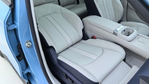 MG 4X electric SUV with liquid-solid battery reached dealers in China