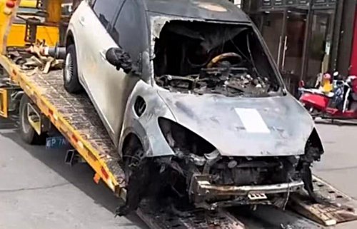 Wuling Binguo catches fire while parked in during May Day Holiday, reports say
