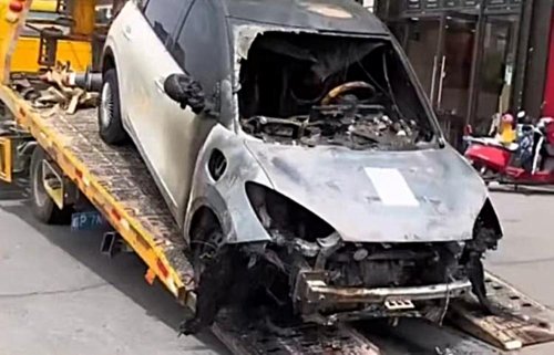 Wuling Binguo catches fire while parked in during May Day Holiday, reports say