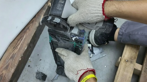 BYD, BYD Blade 2.0 survives 8‑hour violent teardown: bloggers grind, saw, hammer with no fire