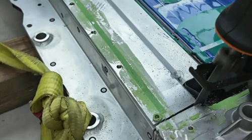 BYD, BYD Blade 2.0 survives 8‑hour violent teardown: bloggers grind, saw, hammer with no fire