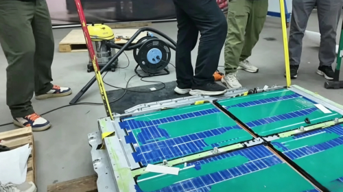 BYD Blade 2.0 survives 8‑hour violent teardown: bloggers grind, saw, hammer with no fire