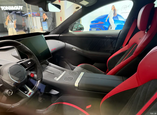 Xiaomi YU7 GT arrives at dealerships: a 990 hp performance SUV set for late May launch