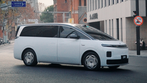 Leapmotor’s minivan D99 interior images released: featuring rotating seats