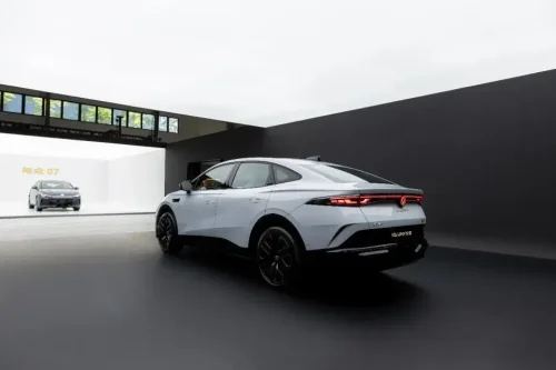 Volkswagen, Xpeng, Volkswagen launches ID. Unyx 07 in China: co-developed with Xpeng, starting at 16,200 USD