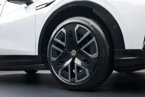 Volkswagen, Xpeng, Volkswagen launches ID. Unyx 07 in China: co-developed with Xpeng, starting at 16,200 USD
