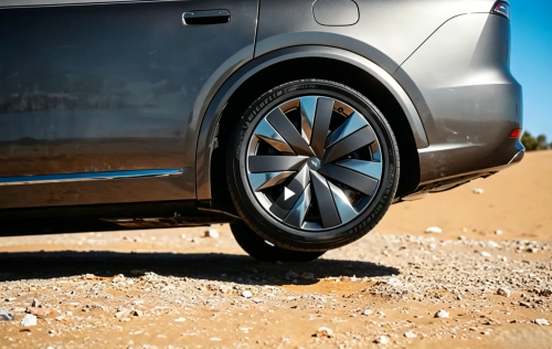 BYD and Huawei show off three‑wheel driving systems in China’s SUV tech war