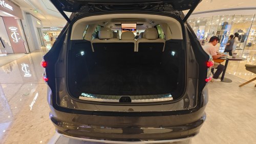 Zeekr, Sunday China Drive | Zeekr 8X Ultra Plus tested with 885 hp hybrid, Europe entry late 2026
