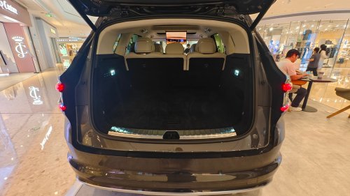 Zeekr, Sunday China Drive | Zeekr 8X Ultra Plus tested with 885 hp hybrid, Europe entry late 2026