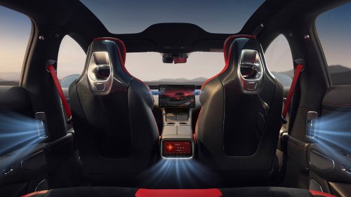 Xiaomi, Lei Jun, Xiaomi founder Lei Jun delivered six YU7 GT crossovers to the first clients