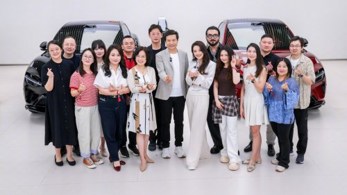 Xiaomi, Lei Jun, Xiaomi founder Lei Jun delivered six YU7 GT crossovers to the first clients