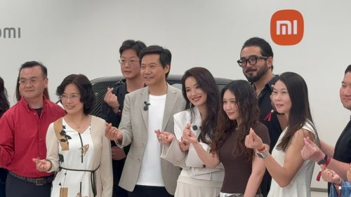 Xiaomi, Lei Jun, Xiaomi founder Lei Jun delivered six YU7 GT crossovers to the first clients
