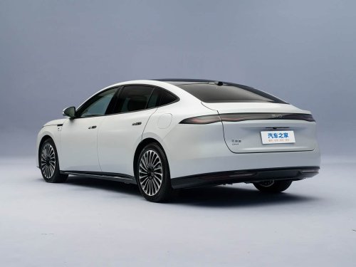 BYD’s Seal 08 flagship sedan brings flash charging and rear‑wheel steering to Q2 launch