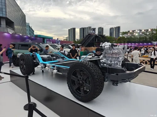 BYD, BYD’s Denza B5/B8 Flash‑Charge Editions launched with YunNian‑P Ultra suspension, from 43,900 USD in China