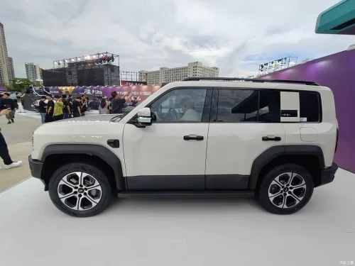 BYD, Denza, BYD’s Denza B5/B8 Flash‑Charge Editions launched with YunNian‑P Ultra suspension, from 43,900 USD in China