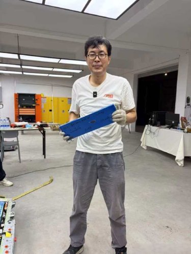 BYD Blade 2.0 survives 8‑hour violent teardown: bloggers grind, saw, hammer with no fire