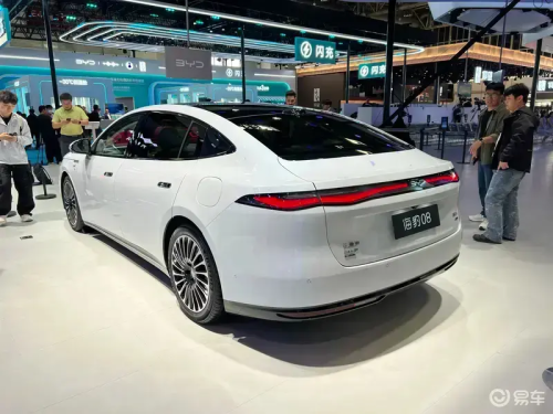 BYD Seal 08 interior revealed: new flagship sedan to feature flash charging and 900 km range