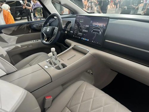 Leapmotor, Battery, Leapmotor launches D99 MPV in China: 115 kWh battery for BEV and 80.3 kWh for EREV, 36,700 USD