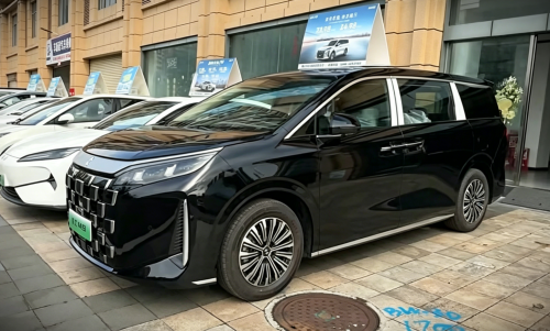 BYD, BYD Linghui M9 flagship hybrid van arrives at showrooms before official release