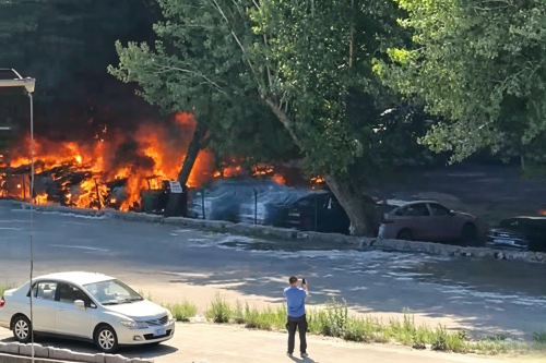 Geely, Bizarre poplar fluff fire destroys 20 EVs that appear to be Geely Galaxy A7 sedans in China