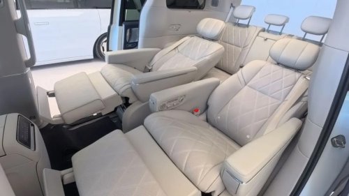 Leapmotor D99 EREV minivan with 80.3 kWh battery reached dealers in China