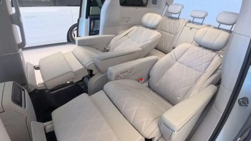 Leapmotor D99 EREV minivan with 80.3 kWh battery reached dealers in China