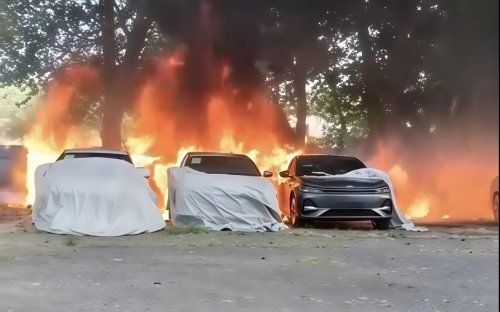 Geely, Bizarre poplar fluff fire destroys 20 EVs that appear to be Geely Galaxy A7 sedans in China