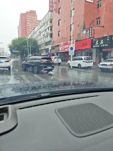 BYD Tang’s motor falls off while driving in Shenyang, automaker blames underbody collision