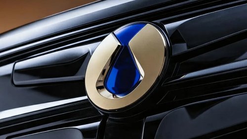 BYD’s Denza D9 revealed Dark Gold color option priced at 4,415 USD in China