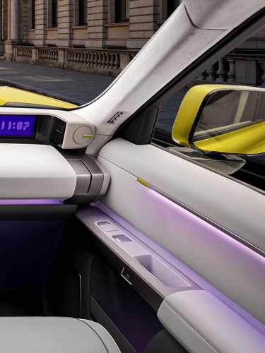 Chery and Jaguar Land Rover unveils interior of its first collaborated SUV, the Freelander 8