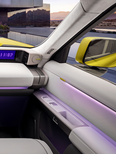 Chery and Jaguar Land Rover unveils interior of its first collaborated SUV, the Freelander 8