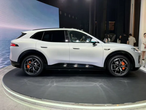 Changan, RWD, Changan Nevo Q06 debuts with dual-motor RWD and 6C ultra-fast charging