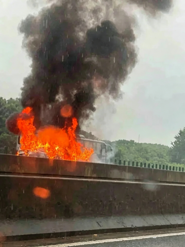 Tesla, Tesla Model Y, Li Auto, Tesla Model Y ignites after highway crash before Li Auto owner rescues trapped driver in China