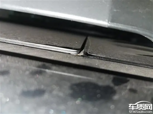 Leaks and flooded charge ports: BYD Ti7 owners in China report detached glass roofs
