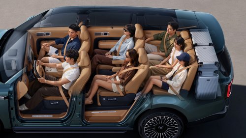 Xiaomi Skynomad EREV SUV begins deliveries in China, CEO Lei Jun hands over keys to owners