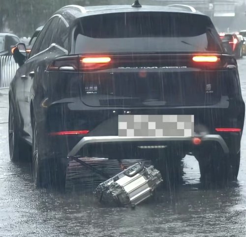 BYD Tang’s motor falls off while driving in Shenyang, automaker blames underbody collision