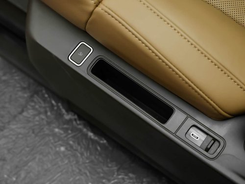 Freelander 8 interior goes beyond 46-inch display with Snapdragon 8397 ahead of August launch