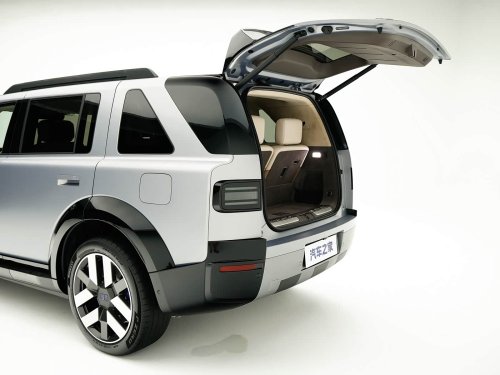 Freelander 8 interior goes beyond 46-inch display with Snapdragon 8397 ahead of August launch