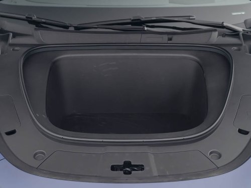 BYD Denza Z9S cabin revealed, 1,194 HP sedan keeps physical buttons, and flash charging