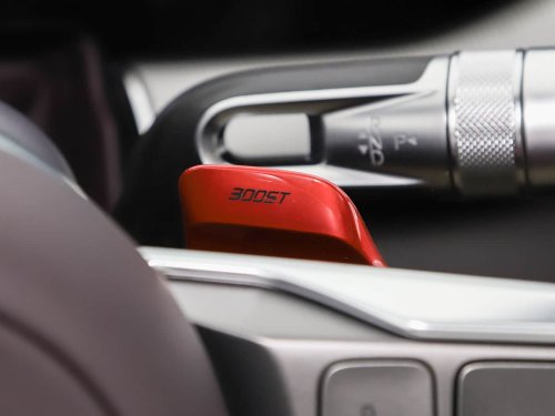 BYD Denza Z9S cabin revealed, 1,194 HP sedan keeps physical buttons, and flash charging
