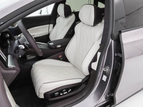 BYD Denza Z9S cabin revealed, 1,194 HP sedan keeps physical buttons, and flash charging