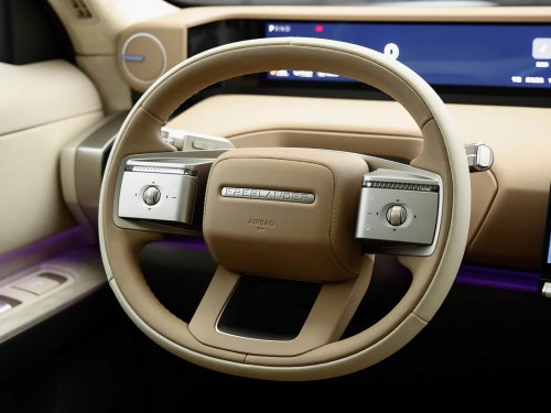 Freelander 8 interior goes beyond 46-inch display with Snapdragon 8397 ahead of August launch