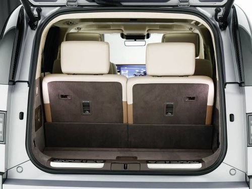 Freelander 8 interior goes beyond 46-inch display with Snapdragon 8397 ahead of August launch
