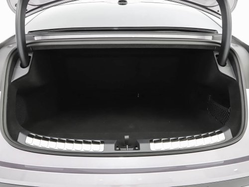 BYD Denza Z9S cabin revealed, 1,194 HP sedan keeps physical buttons, and flash charging