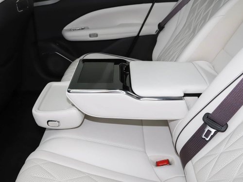 BYD Denza Z9S cabin revealed, 1,194 HP sedan keeps physical buttons, and flash charging