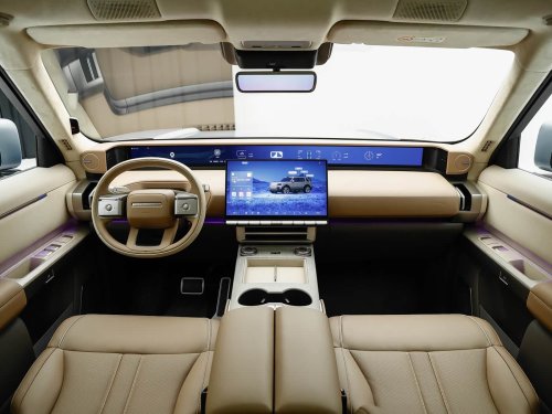 Freelander 8 interior goes beyond 46-inch display with Snapdragon 8397 ahead of August launch