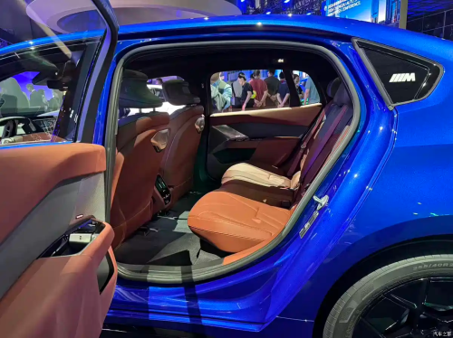 BMW debuts interior of its new i3 Long Wheelbase foe the China market