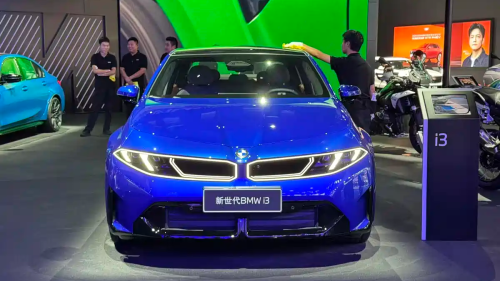 BMW debuts interior of its new i3 Long Wheelbase foe the China market