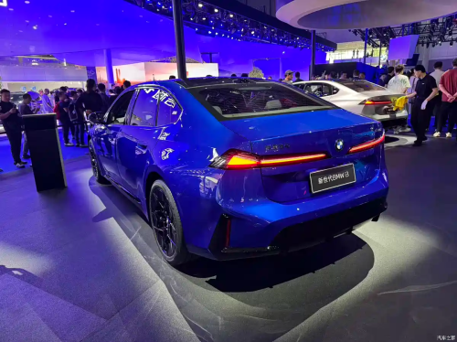 BMW, BMW i3, BMW debuts interior of its new i3 Long Wheelbase foe the China market