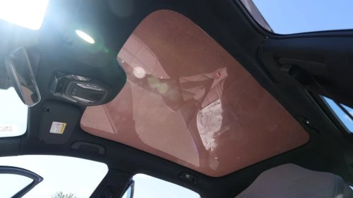 FAW Hongqi made the industry first solar sunroof that produces 400 kWh annually